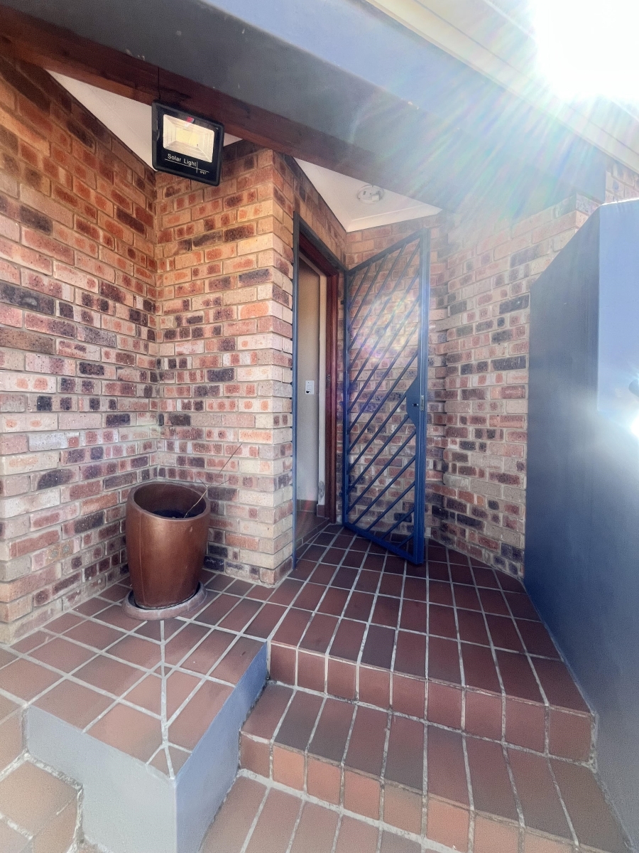 2 Bedroom Property for Sale in Erasmuskloof Gauteng