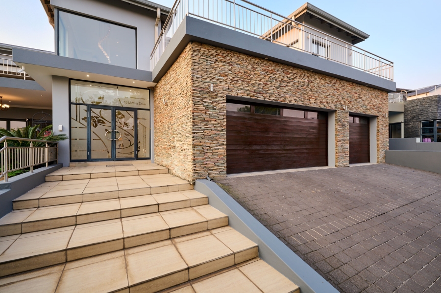 5 Bedroom Property for Sale in Waterfall Country Village Gauteng