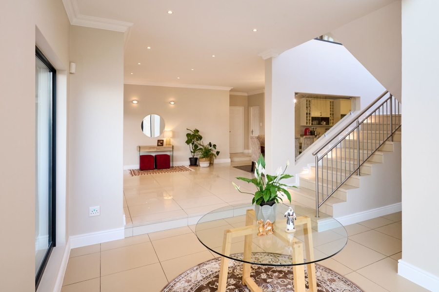 5 Bedroom Property for Sale in Waterfall Country Village Gauteng
