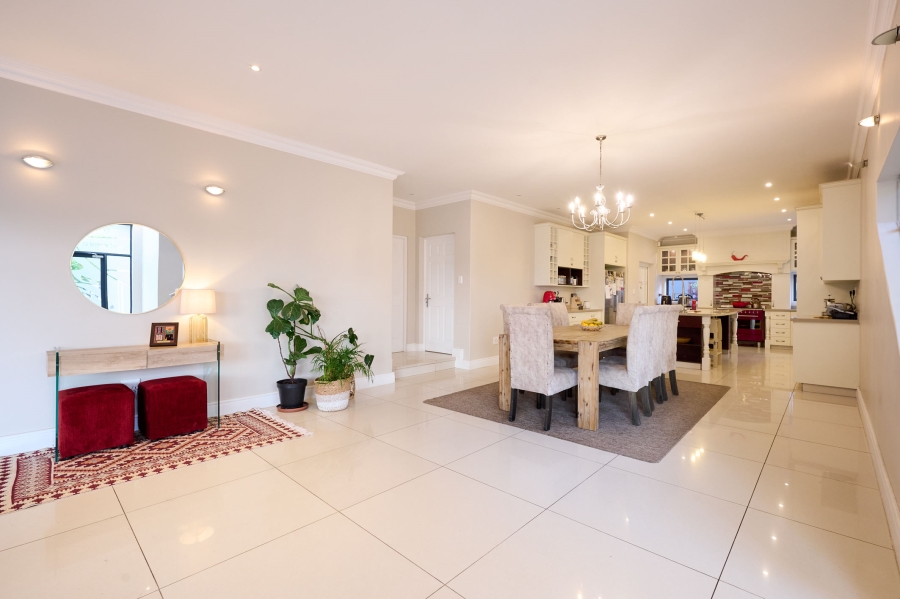 5 Bedroom Property for Sale in Waterfall Country Village Gauteng