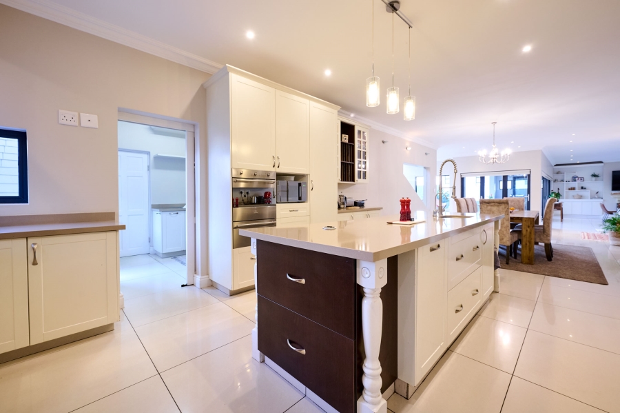 5 Bedroom Property for Sale in Waterfall Country Village Gauteng
