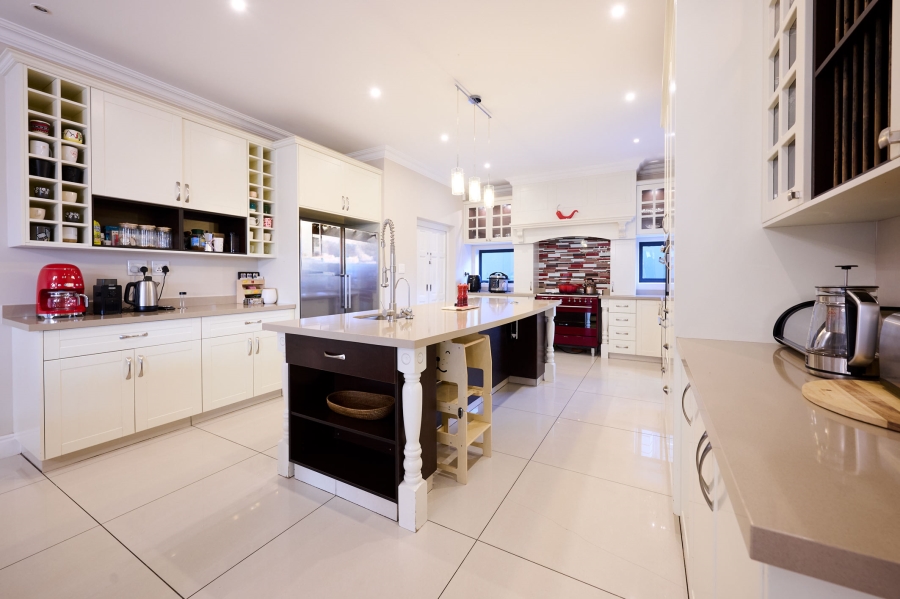 5 Bedroom Property for Sale in Waterfall Country Village Gauteng