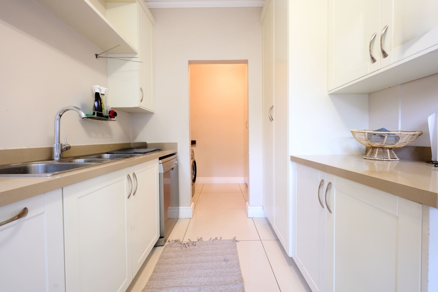 5 Bedroom Property for Sale in Waterfall Country Village Gauteng