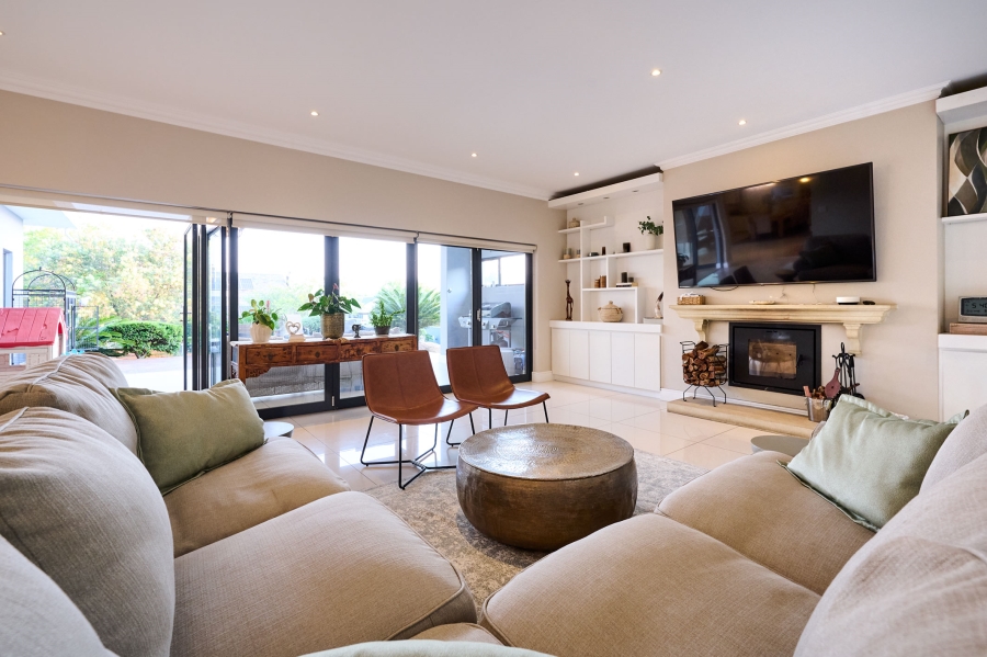 5 Bedroom Property for Sale in Waterfall Country Village Gauteng