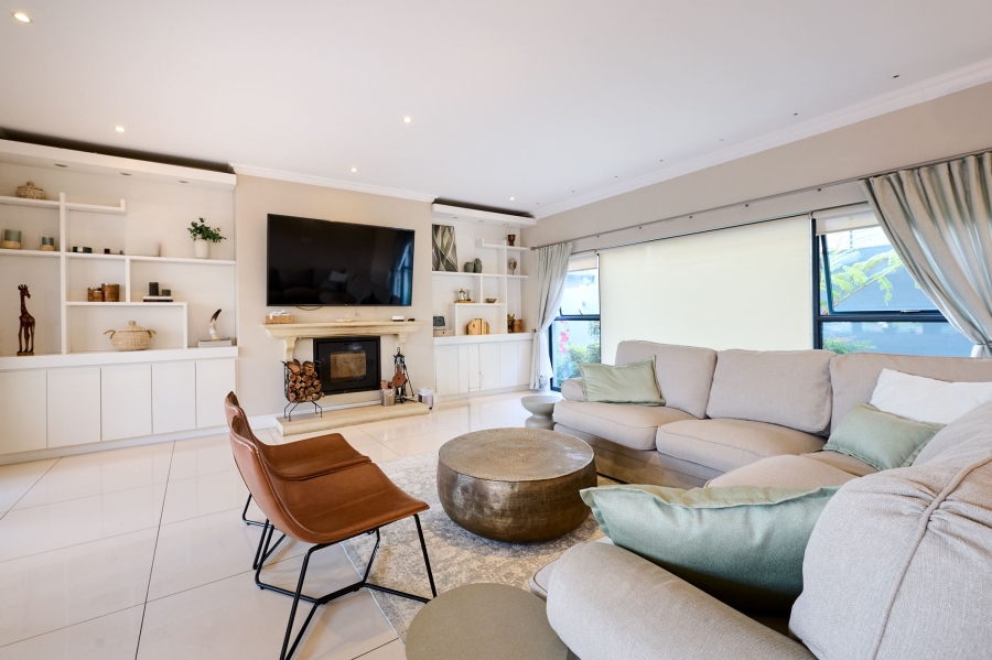 5 Bedroom Property for Sale in Waterfall Country Village Gauteng