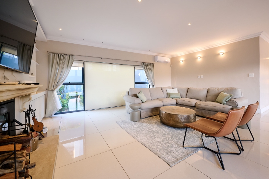 5 Bedroom Property for Sale in Waterfall Country Village Gauteng