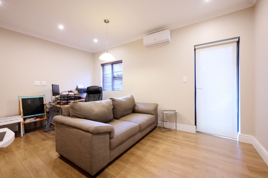 5 Bedroom Property for Sale in Waterfall Country Village Gauteng