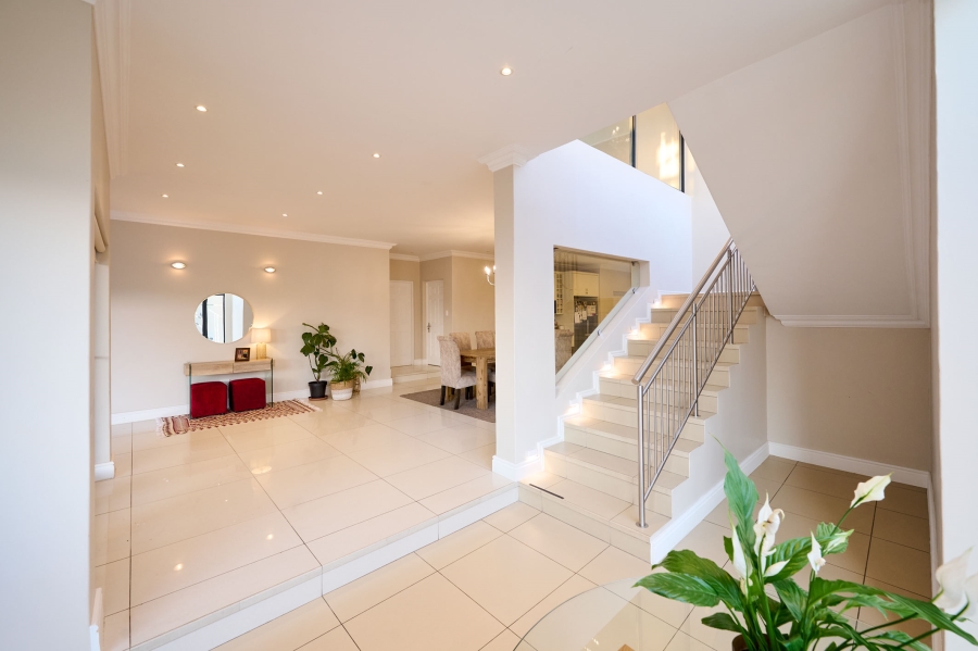 5 Bedroom Property for Sale in Waterfall Country Village Gauteng