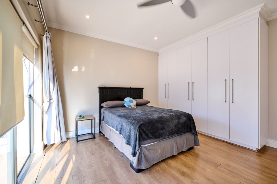 5 Bedroom Property for Sale in Waterfall Country Village Gauteng