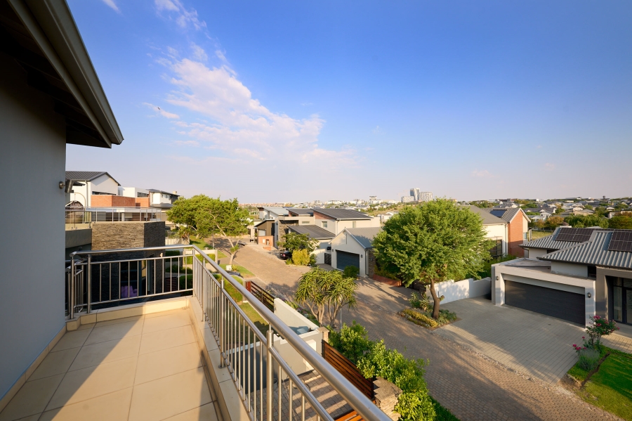 5 Bedroom Property for Sale in Waterfall Country Village Gauteng