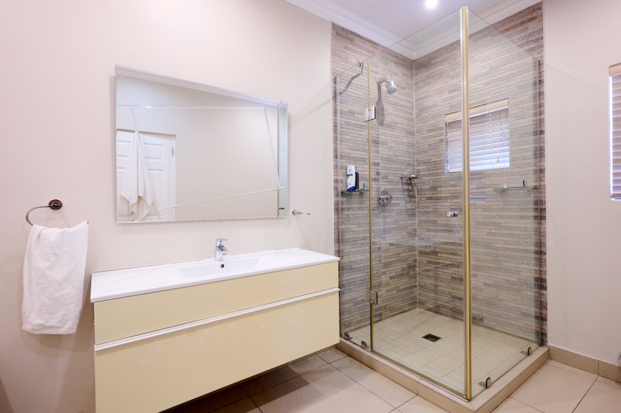 5 Bedroom Property for Sale in Waterfall Country Village Gauteng