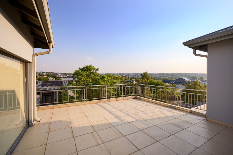 5 Bedroom Property for Sale in Waterfall Country Village Gauteng