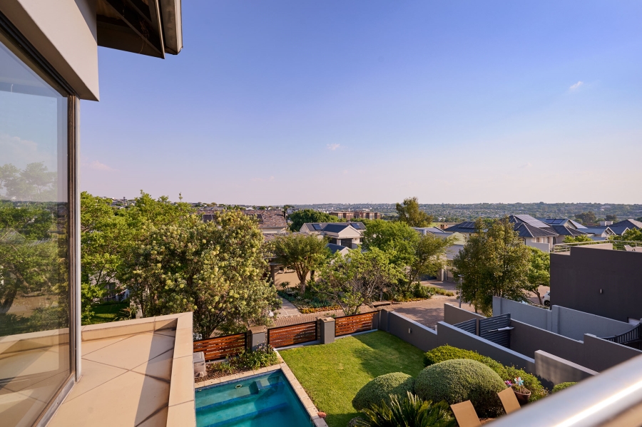 5 Bedroom Property for Sale in Waterfall Country Village Gauteng