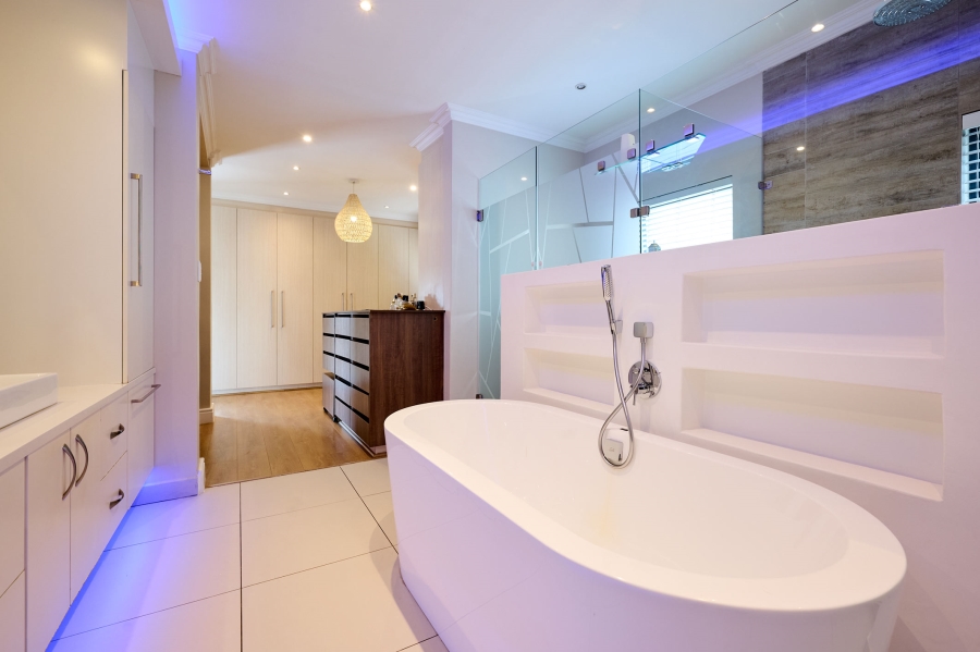 5 Bedroom Property for Sale in Waterfall Country Village Gauteng