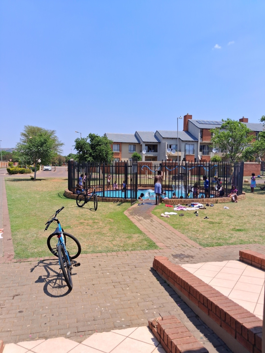 2 Bedroom Property for Sale in The Orchards Gauteng