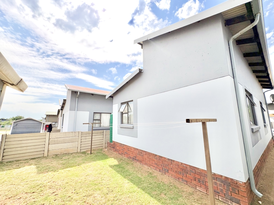 2 Bedroom Property for Sale in Noordwyk Gauteng