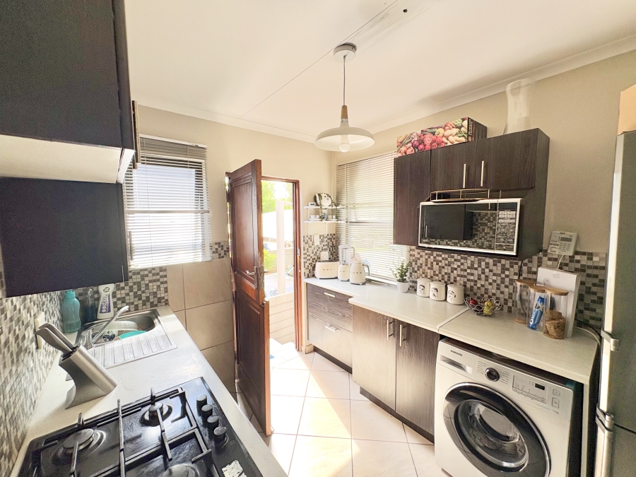 2 Bedroom Property for Sale in Noordwyk Gauteng