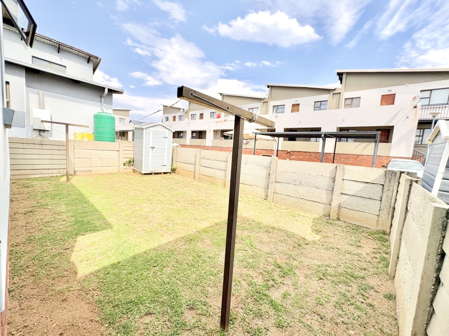 2 Bedroom Property for Sale in Noordwyk Gauteng