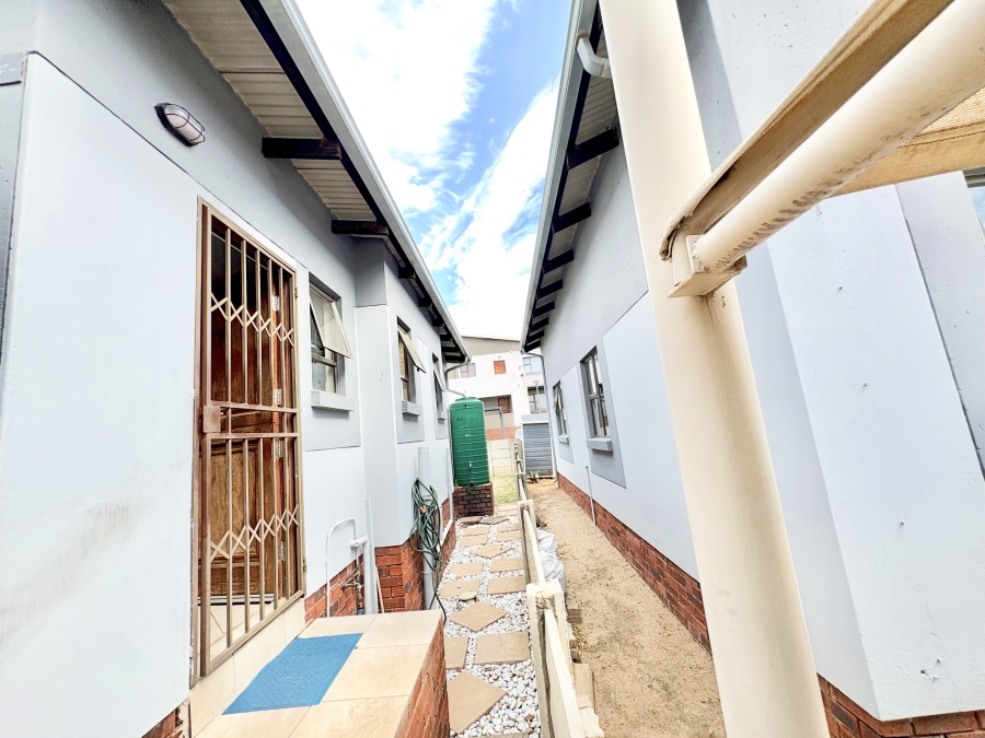 2 Bedroom Property for Sale in Noordwyk Gauteng