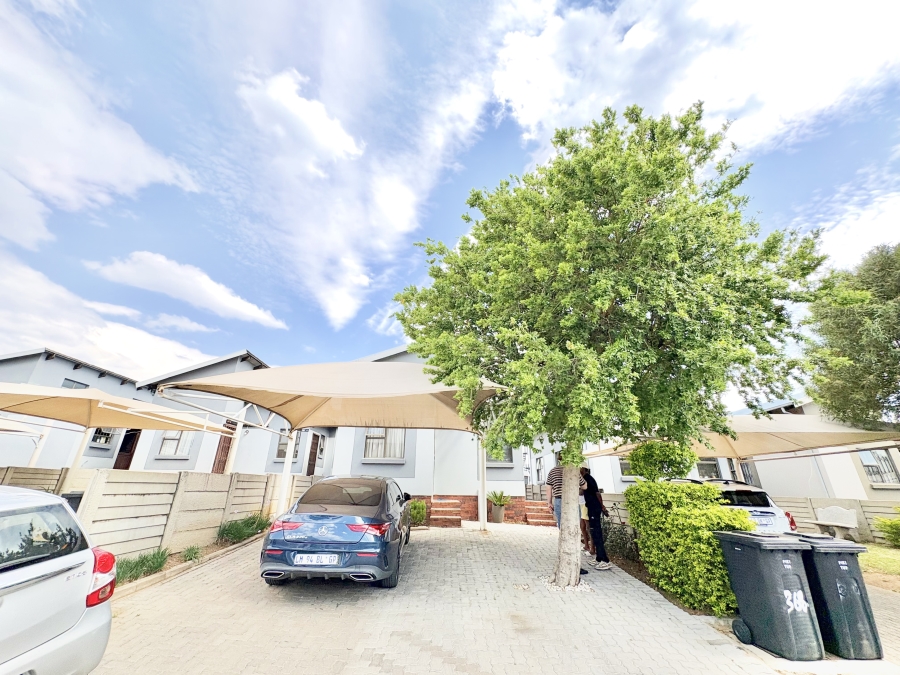 2 Bedroom Property for Sale in Noordwyk Gauteng