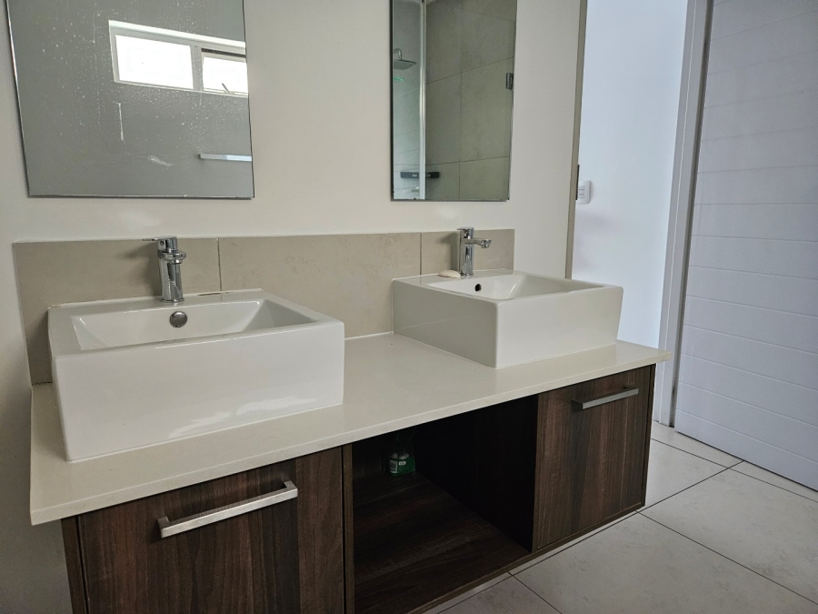 To Let 2 Bedroom Property for Rent in Atholl Gauteng