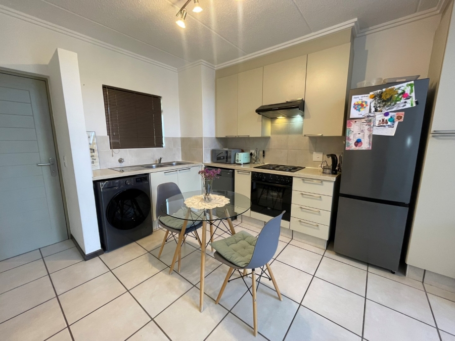 To Let 2 Bedroom Property for Rent in Bryanston Gauteng