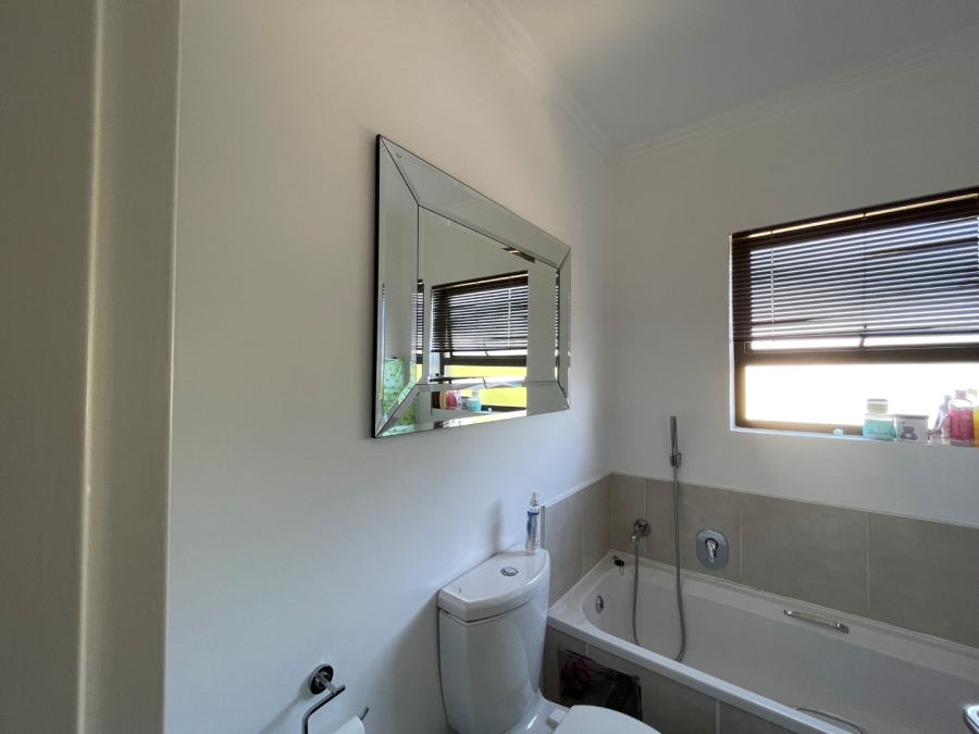 To Let 2 Bedroom Property for Rent in Bryanston Gauteng