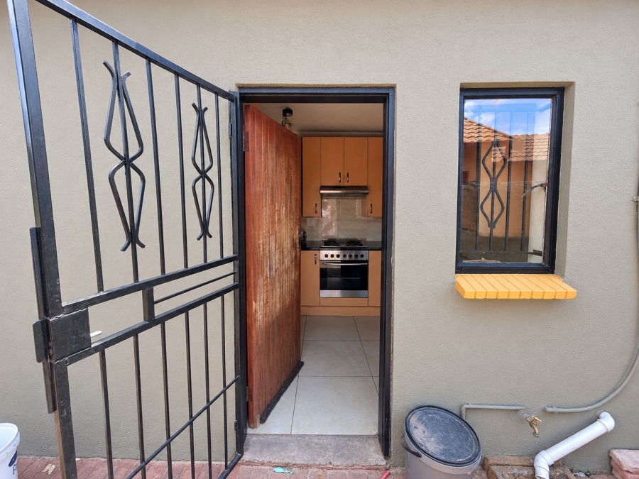 To Let 3 Bedroom Property for Rent in Protea Glen Gauteng