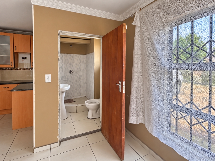 To Let 3 Bedroom Property for Rent in Protea Glen Gauteng