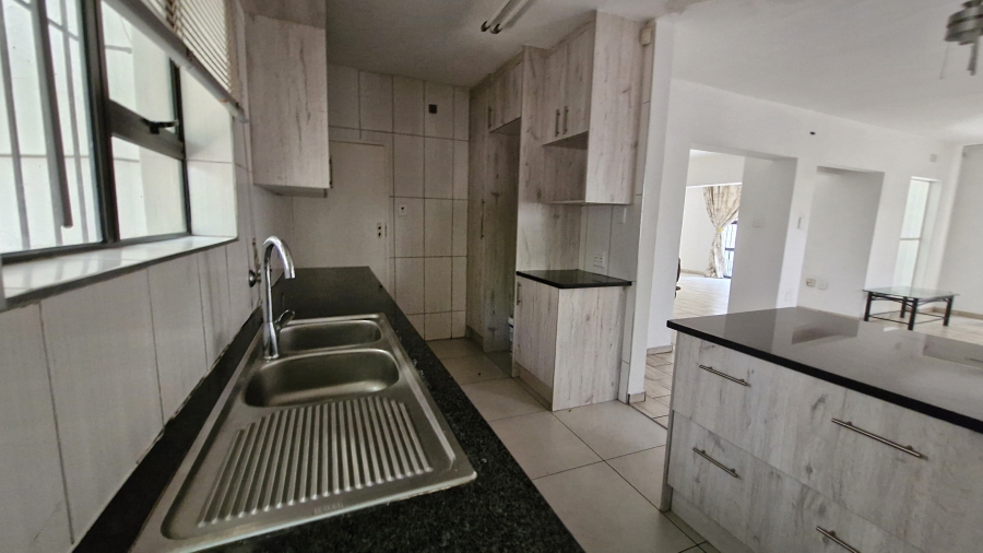 4 Bedroom Property for Sale in Corlett Gardens Gauteng