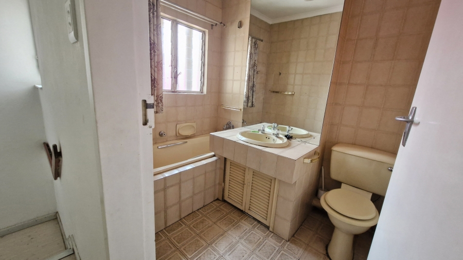 4 Bedroom Property for Sale in Corlett Gardens Gauteng