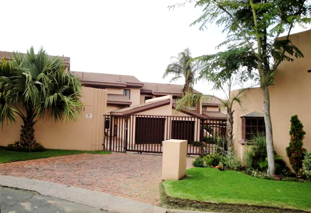 4 Bedroom Property for Sale in Corlett Gardens Gauteng