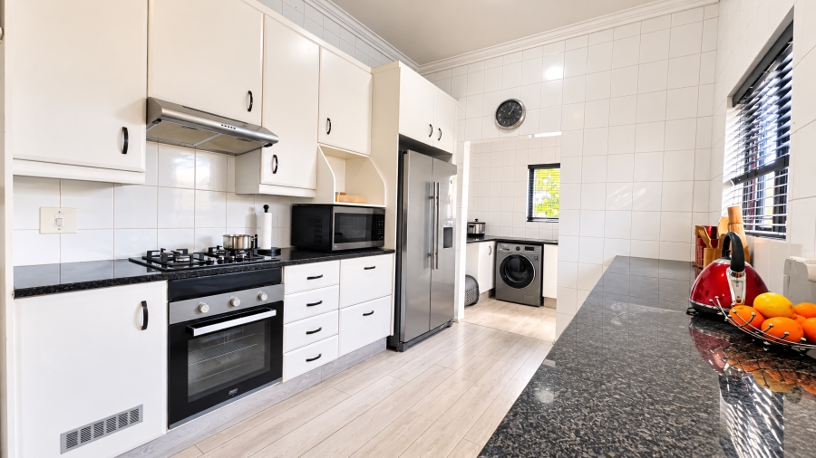 3 Bedroom Property for Sale in Pineslopes Gauteng