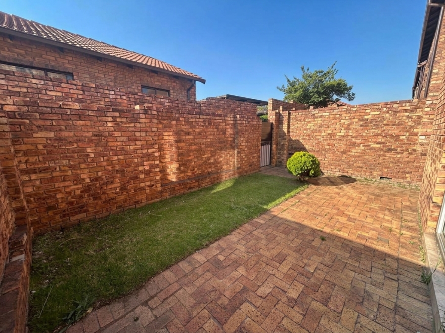 2 Bedroom Property for Sale in Halfway Gardens Gauteng
