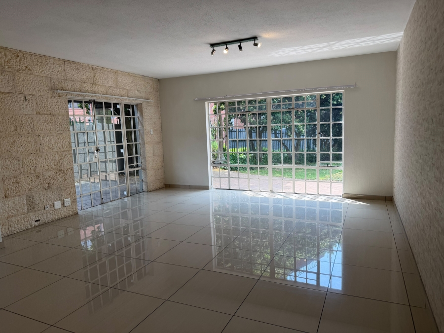 To Let 3 Bedroom Property for Rent in Atholl Gardens Gauteng