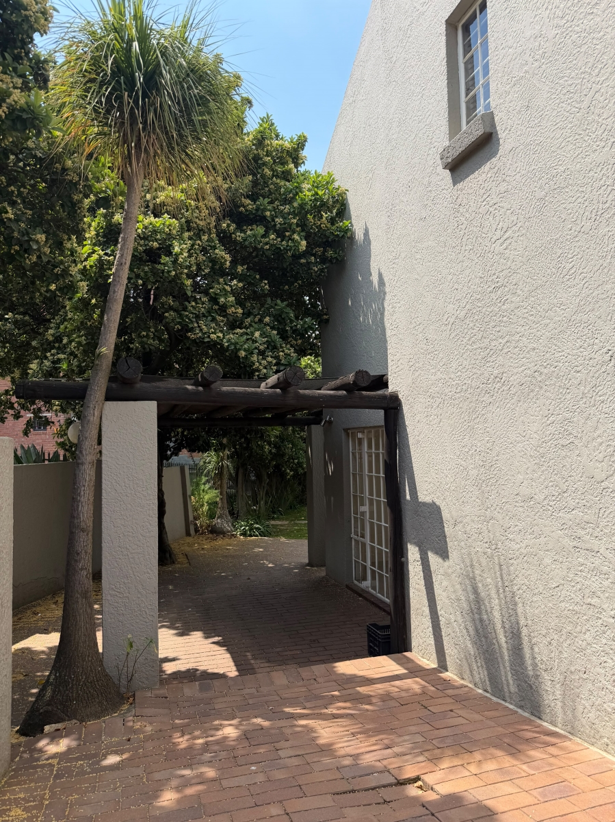 To Let 3 Bedroom Property for Rent in Atholl Gardens Gauteng