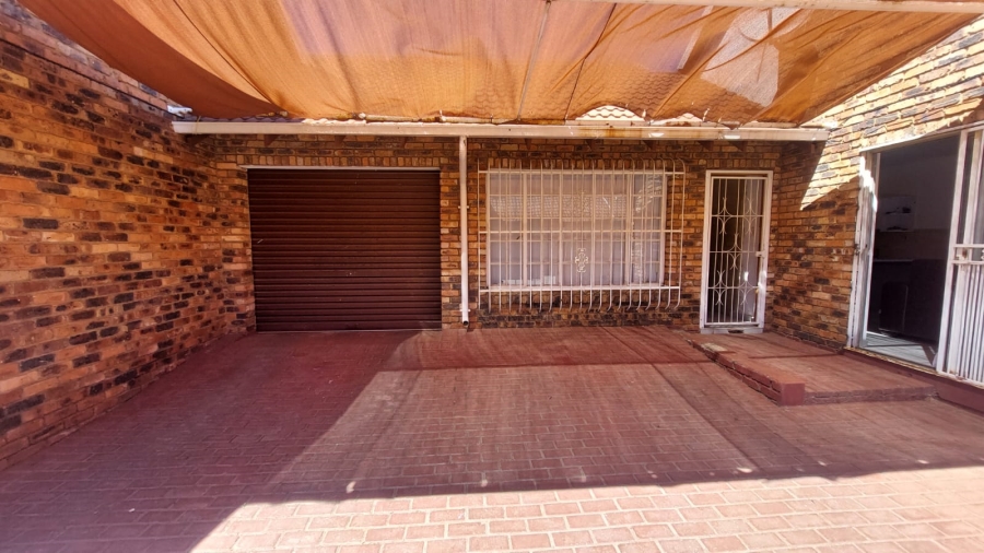 3 Bedroom Property for Sale in Helikonpark Gauteng