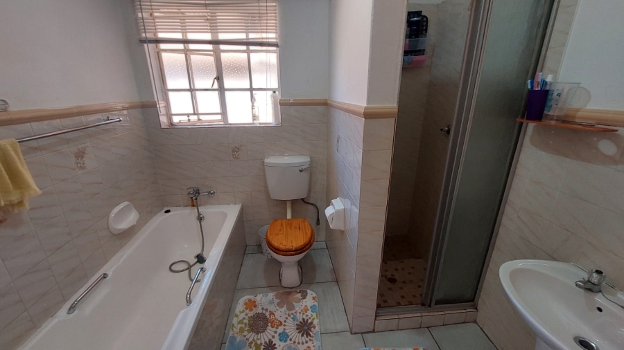 3 Bedroom Property for Sale in Helikonpark Gauteng