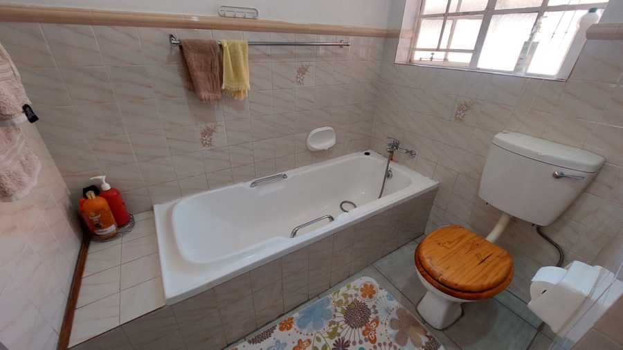3 Bedroom Property for Sale in Helikonpark Gauteng