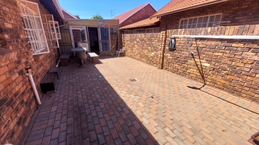 3 Bedroom Property for Sale in Helikonpark Gauteng