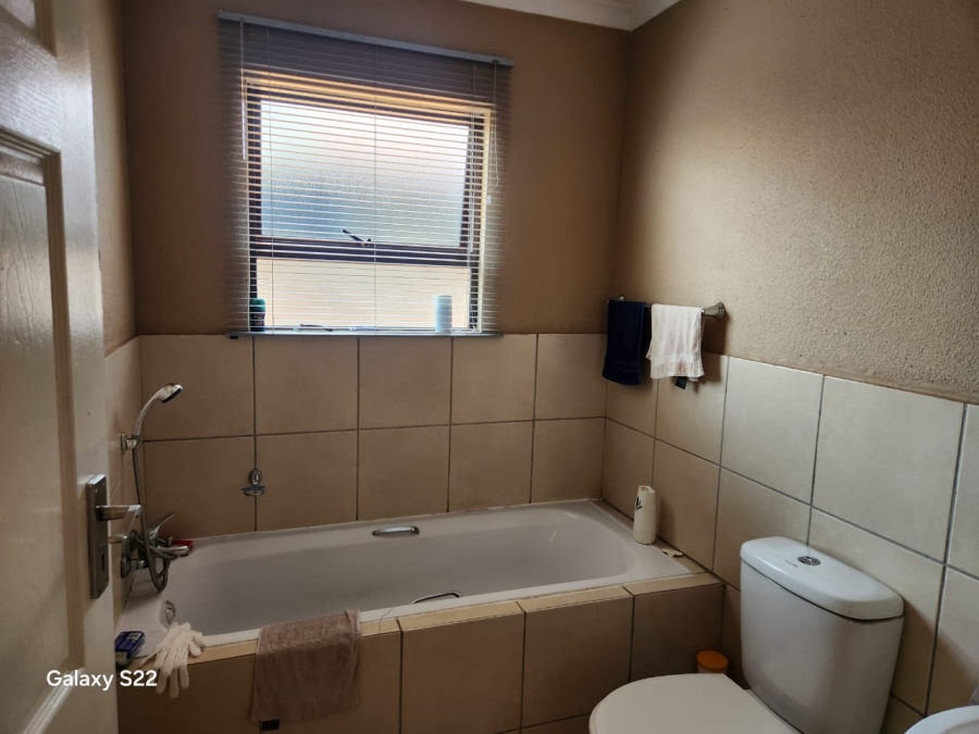 2 Bedroom Property for Sale in Crystal Park Gauteng