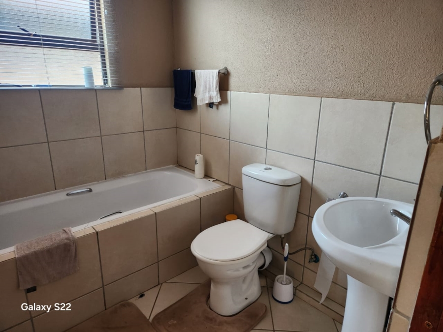 2 Bedroom Property for Sale in Crystal Park Gauteng