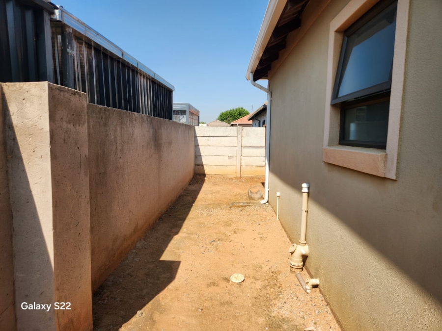2 Bedroom Property for Sale in Crystal Park Gauteng