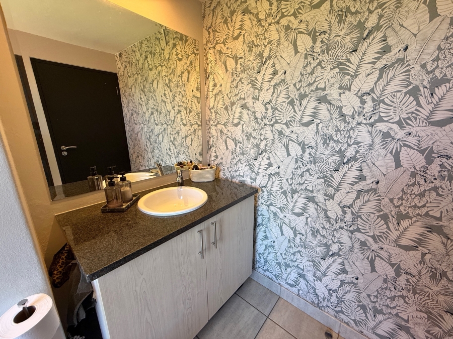1 Bedroom Property for Sale in Lombardy Estate Gauteng