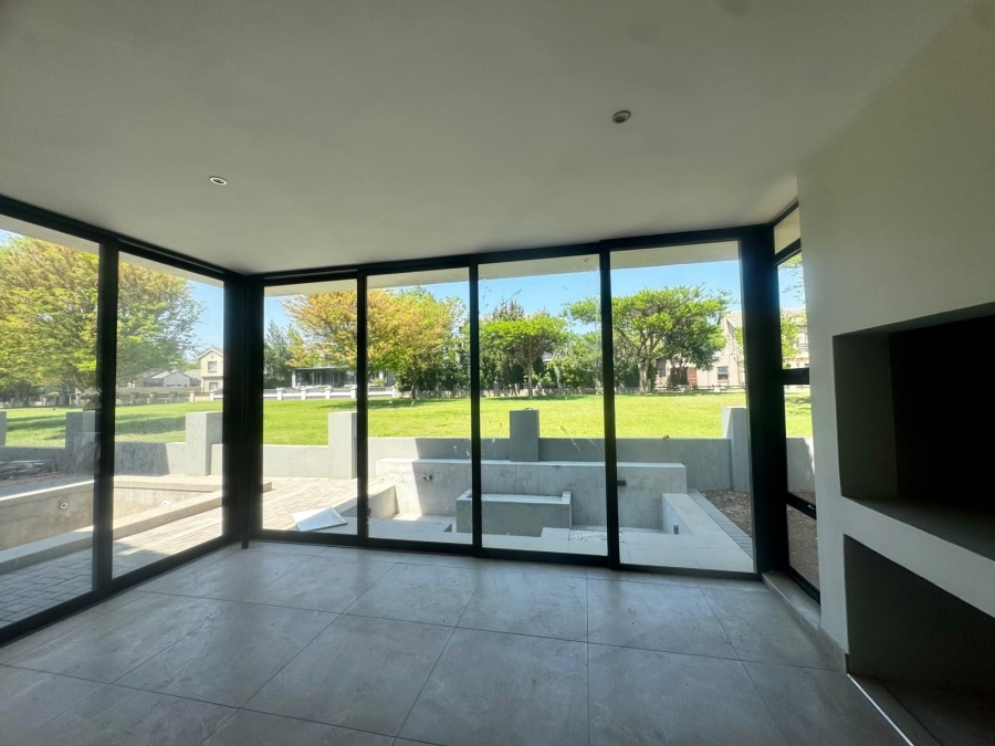 5 Bedroom Property for Sale in Copperleaf Estate Gauteng