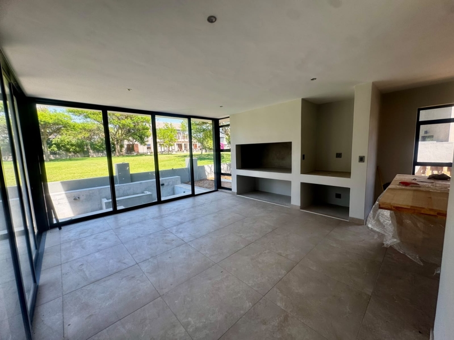 5 Bedroom Property for Sale in Copperleaf Estate Gauteng