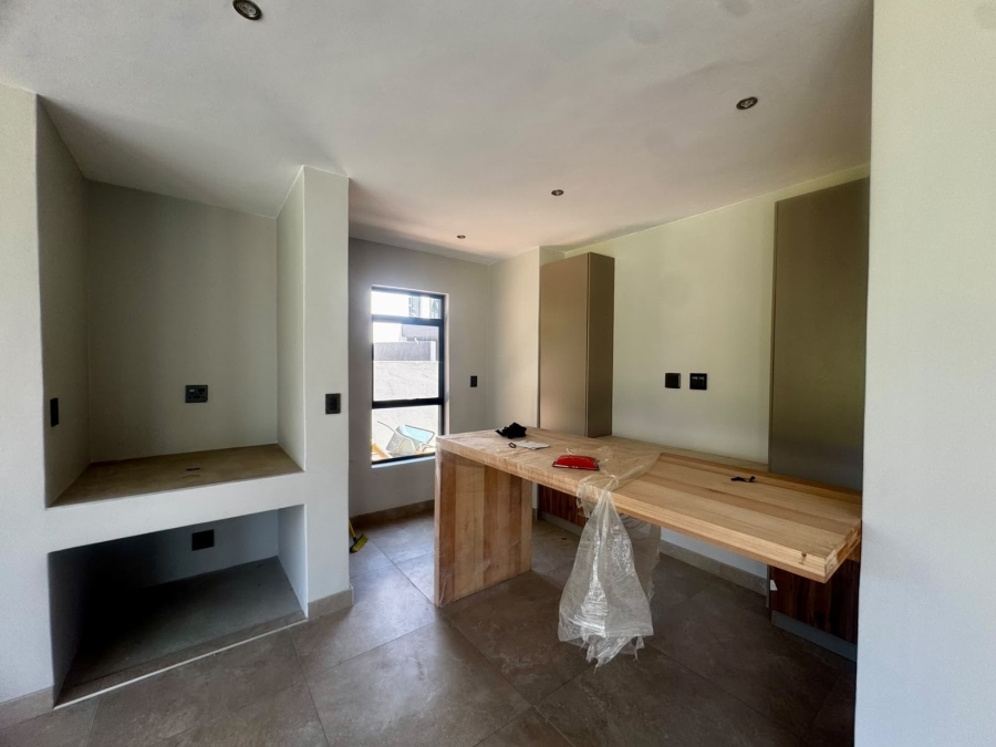 5 Bedroom Property for Sale in Copperleaf Estate Gauteng