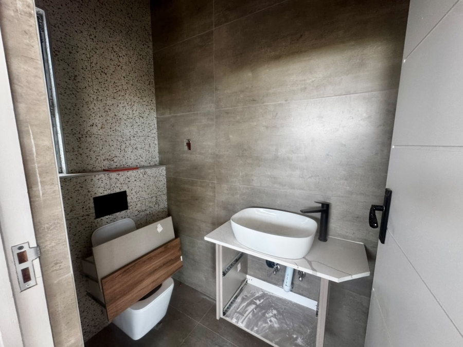 5 Bedroom Property for Sale in Copperleaf Estate Gauteng