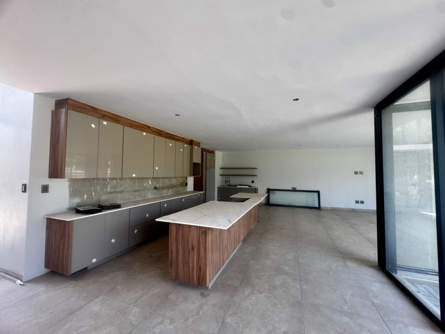 5 Bedroom Property for Sale in Copperleaf Estate Gauteng