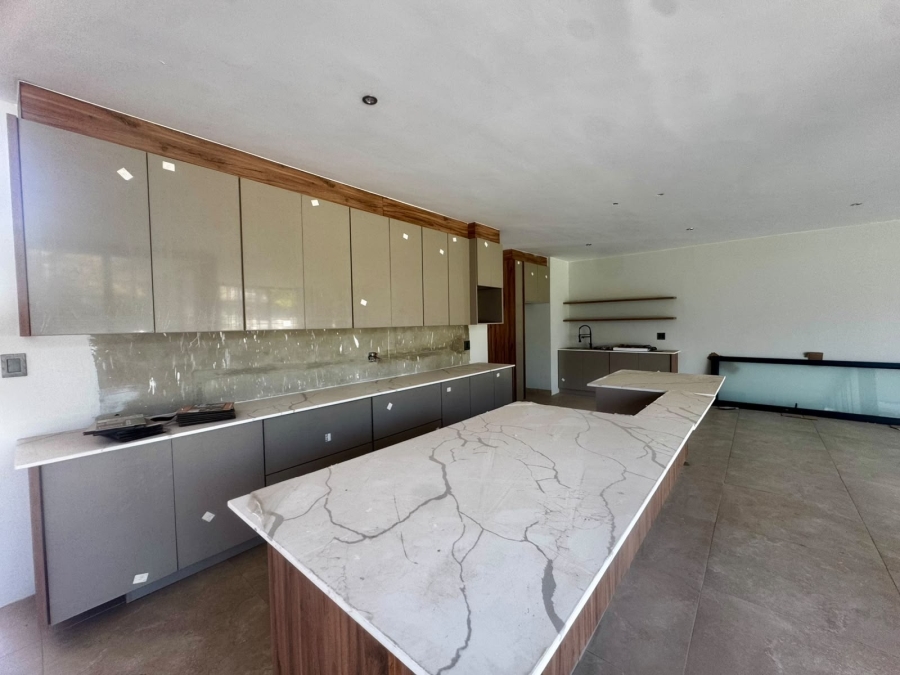 5 Bedroom Property for Sale in Copperleaf Estate Gauteng